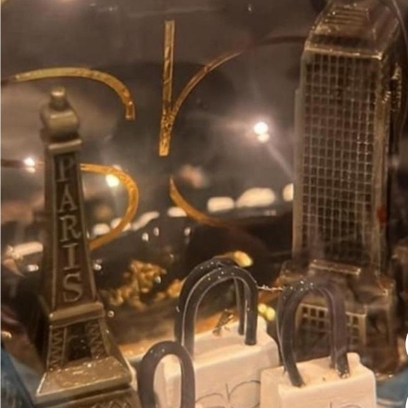 Scott Barnes Snow Globe limited edition, gold flake shimmering over Paris. NIB - Picture 3 of 3